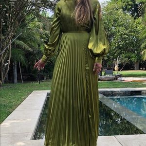 LONG SLEEVE PLEATED HIGH NECK GOWN